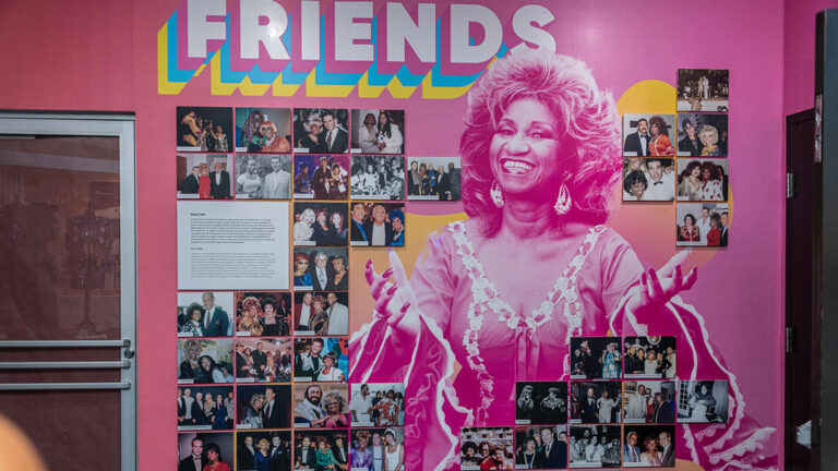 Inauguran en Miami exposición "Celia Cruz para siempre"